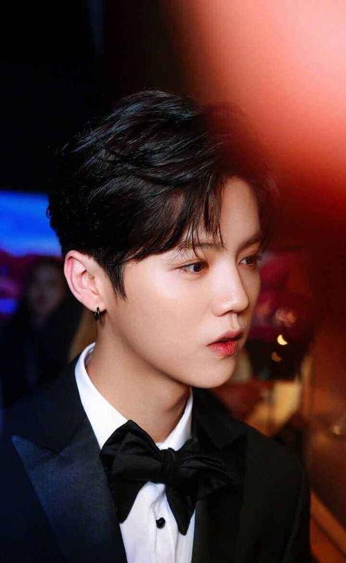 肖战笑哭娱乐圈爆料,揭秘明星幕后趣事